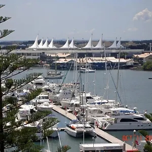 Main Waterfront Apartment Gold Coast